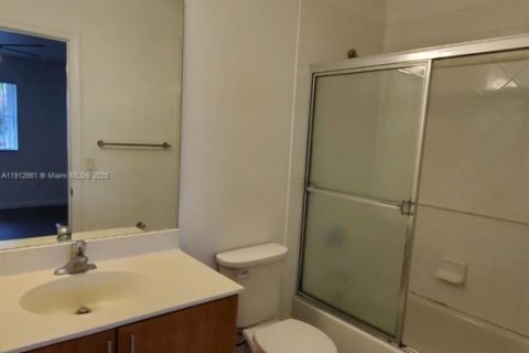 Townhouse in Miramar, Florida 2 bedrooms, 98.1 sq.m. № 1968378 - photo 18