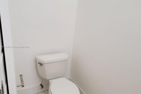 Townhouse in Miramar, Florida 2 bedrooms, 98.1 sq.m. № 1968378 - photo 11