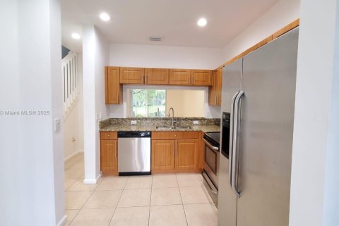 Townhouse in Miramar, Florida 2 bedrooms, 98.1 sq.m. № 1968378 - photo 9