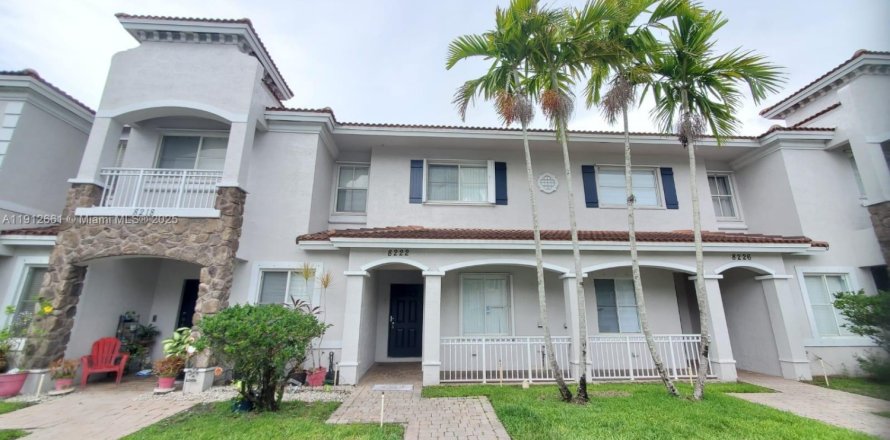 Townhouse in Miramar, Florida 2 bedrooms, 98.1 sq.m. № 1968378