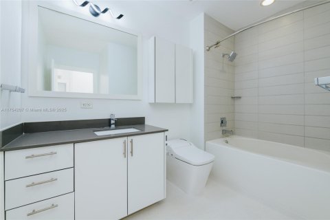 Copropriété à vendre à Miami, Floride: 3 chambres, 176.79 m2 № 1500780 - photo 15