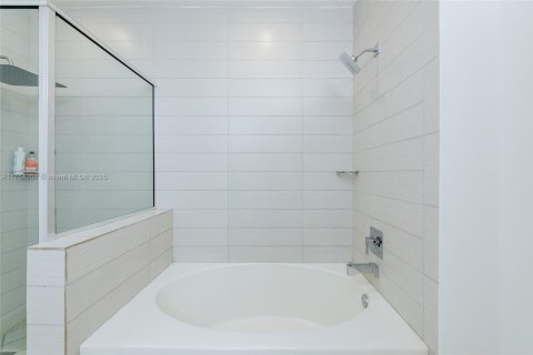 Copropriété à vendre à Miami, Floride: 3 chambres, 176.79 m2 № 1500780 - photo 18