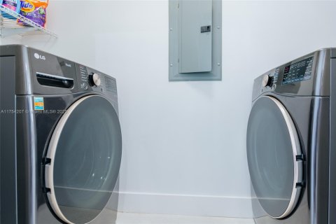 Copropriété à vendre à Miami, Floride: 3 chambres, 176.79 m2 № 1500780 - photo 20