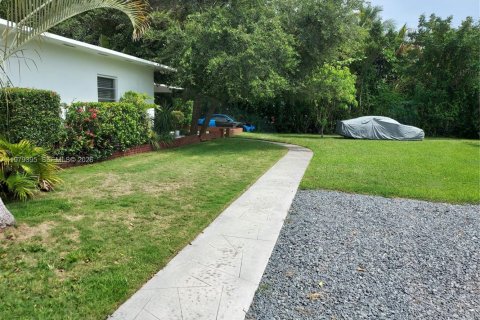 House in Miami, Florida 4 bedrooms, 210.89 sq.m. № 2046212 - photo 3