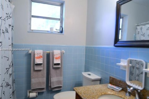 House in Miami, Florida 4 bedrooms, 210.89 sq.m. № 2046212 - photo 21