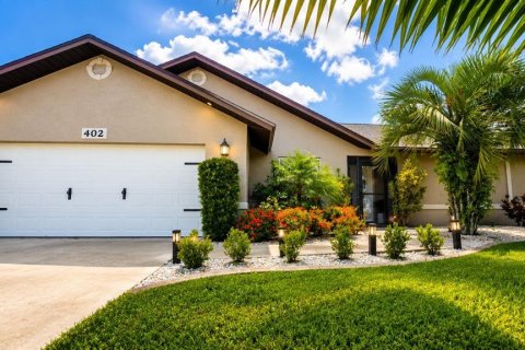 Casa en Cape Coral, Florida 3 dormitorios, 172.15 m2 № 2138592
