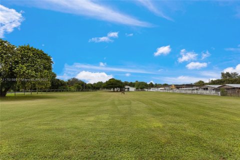 House in Davie, Florida 4 bedrooms, 165.37 sq.m. № 1700226 - photo 5
