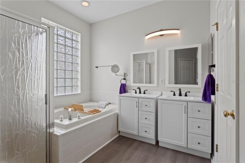 House in Tampa, Florida 4 bedrooms, 208.84 sq.m. № 1869854 - photo 22