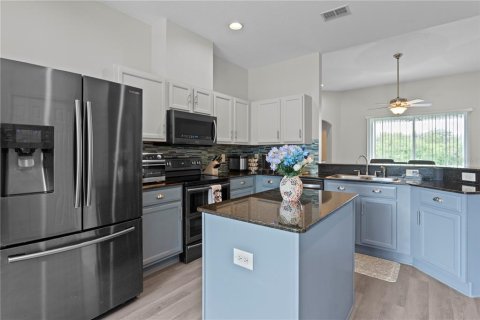 House in Tampa, Florida 4 bedrooms, 208.84 sq.m. № 1869854 - photo 10