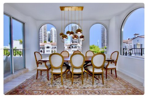 Copropriété à louer à Aventura, Floride: 4 chambres, 403.1 m2 № 2169790 - photo 10