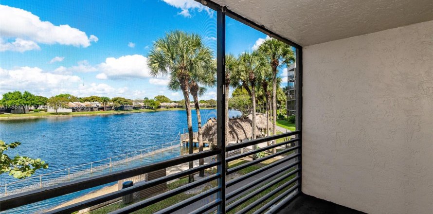 Condo in Pembroke Pines, Florida, 2 bedrooms  № 1942211