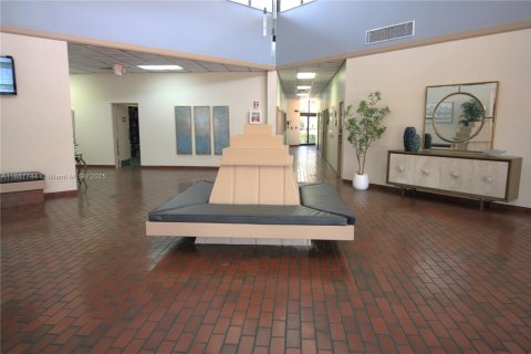 Condo in Pembroke Pines, Florida, 2 bedrooms  № 1942211 - photo 28