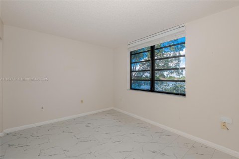 Condo in Pembroke Pines, Florida, 2 bedrooms  № 1942211 - photo 7