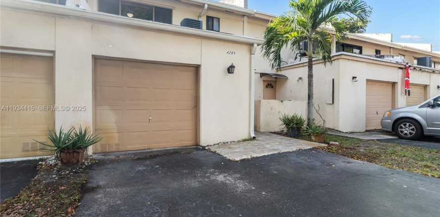 Adosado en Davie, Florida 2 dormitorios, 126.16 m2 № 1992959