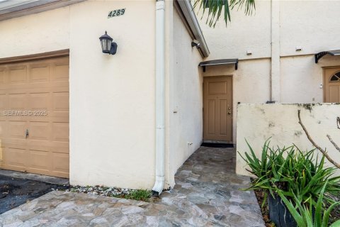 Adosado en venta en Davie, Florida, 2 dormitorios, 126.16 m2 № 1992959 - foto 26