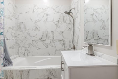 Adosado en venta en Davie, Florida, 2 dormitorios, 126.16 m2 № 1992959 - foto 24