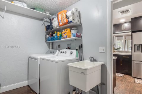 Adosado en venta en Davie, Florida, 2 dormitorios, 126.16 m2 № 1992959 - foto 25