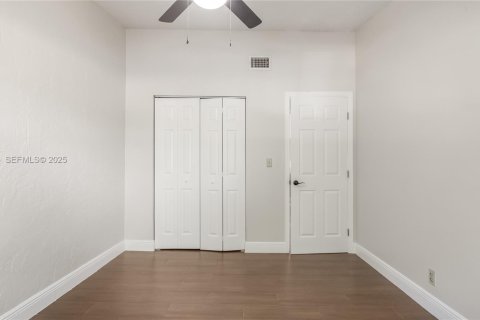 Adosado en venta en Davie, Florida, 2 dormitorios, 126.16 m2 № 1992959 - foto 17