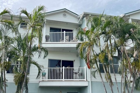 Condo in Indian Shores, Florida, 3 bedrooms  № 1876619 - photo 2