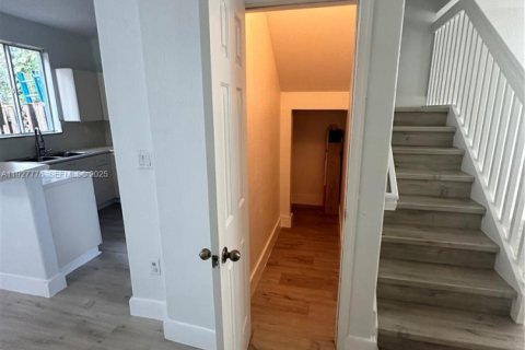 Снять в аренду таунхаус в Хомстед, Флорида 3 спальни, 120.96м2, № 1988026 - фото 16