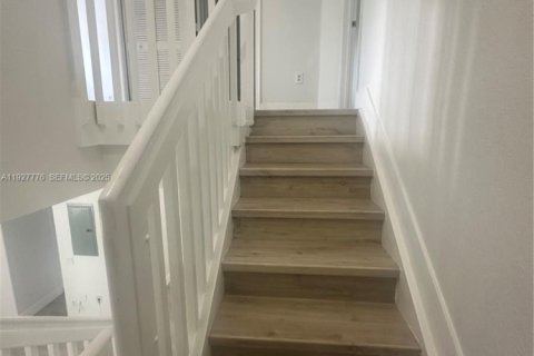 Снять в аренду таунхаус в Хомстед, Флорида 3 спальни, 120.96м2, № 1988026 - фото 19