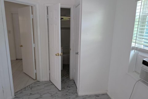 House in Fort Lauderdale, Florida 3 bedrooms, 150.04 sq.m. № 2281211