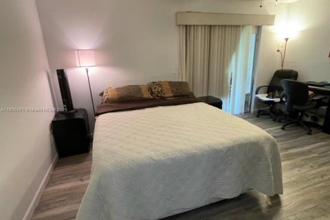 Condo in Plantation, Florida, 2 bedrooms  № 1864624 - photo 26