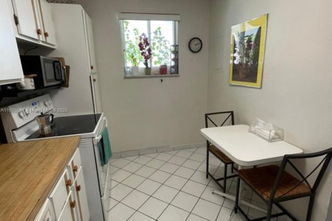 Condo in Plantation, Florida, 2 bedrooms  № 1864624 - photo 12