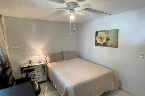 Condo in Plantation, Florida, 2 bedrooms  № 1864624 - photo 17