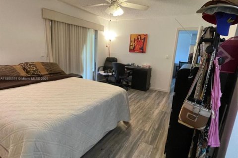Condo in Plantation, Florida, 2 bedrooms  № 1864624 - photo 25
