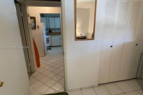Condo in Plantation, Florida, 2 bedrooms  № 1864624 - photo 20