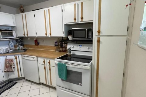 Condo in Plantation, Florida, 2 bedrooms  № 1864624 - photo 10