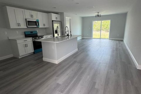 Casa en alquiler en Port Charlotte, Florida, 3 dormitorios, 117.99 m2 № 1648515 - foto 3