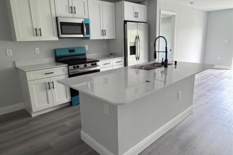 Casa en alquiler en Port Charlotte, Florida, 3 dormitorios, 117.99 m2 № 1648515 - foto 5