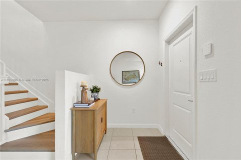 Townhouse in Miami, Florida 3 bedrooms, 141.21 sq.m. № 1806474 - photo 5