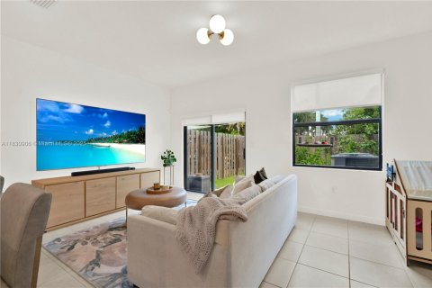 Townhouse in Miami, Florida 3 bedrooms, 141.21 sq.m. № 1806474 - photo 15