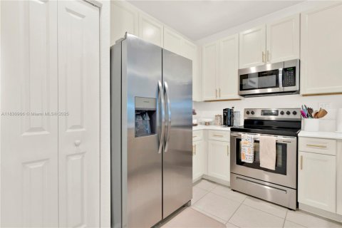 Townhouse in Miami, Florida 3 bedrooms, 141.21 sq.m. № 1806474 - photo 12