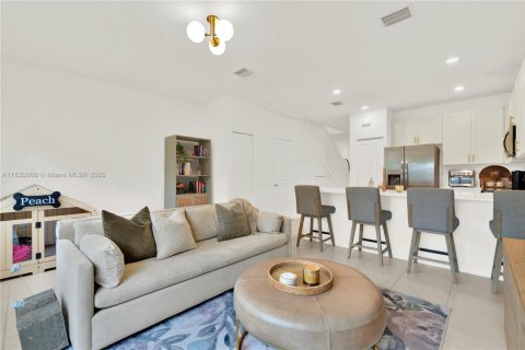 Townhouse in Miami, Florida 3 bedrooms, 141.21 sq.m. № 1806474 - photo 18