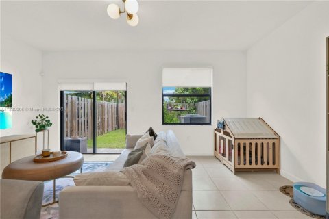 Townhouse in Miami, Florida 3 bedrooms, 141.21 sq.m. № 1806474 - photo 16