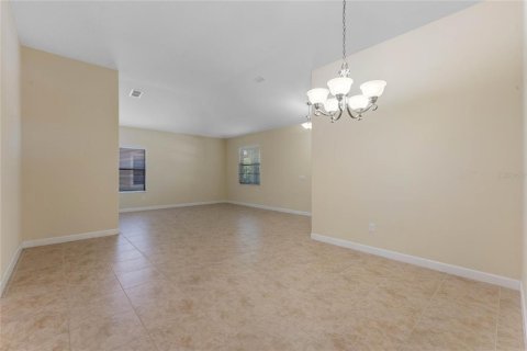 House in Davenport, Florida 4 bedrooms, 221.2 sq.m. № 1837076 - photo 15