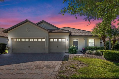 House in Davenport, Florida 4 bedrooms, 221.2 sq.m. № 1837076 - photo 2