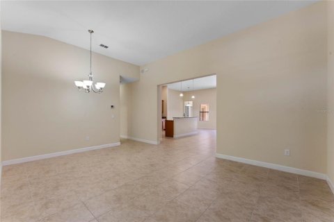 House in Davenport, Florida 4 bedrooms, 221.2 sq.m. № 1837076 - photo 14