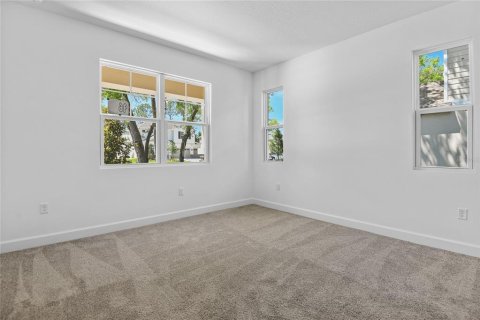 House in Mount Dora, Florida 4 bedrooms, 248.05 sq.m. № 1509478 - photo 7