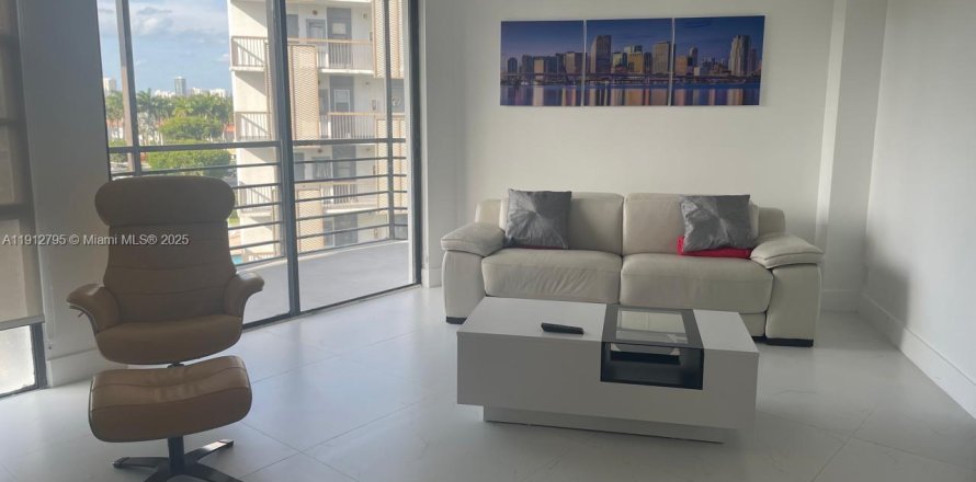 Condo à Aventura, Floride, 2 chambres  № 1968749