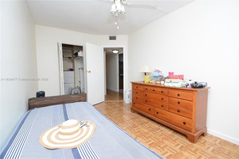 Townhouse in Miami, Florida 3 bedrooms, 140.28 sq.m. № 1828762 - photo 23