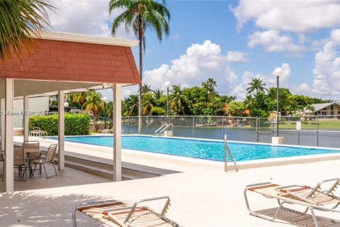 Townhouse in Miami, Florida 3 bedrooms, 140.28 sq.m. № 1828762 - photo 28