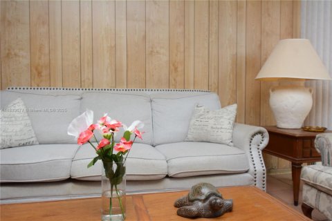 Townhouse in Miami, Florida 3 bedrooms, 140.28 sq.m. № 1828762 - photo 3