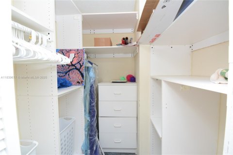 Townhouse in Miami, Florida 3 bedrooms, 140.28 sq.m. № 1828762 - photo 25