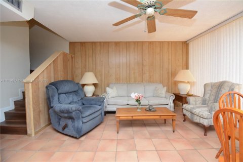 Townhouse in Miami, Florida 3 bedrooms, 140.28 sq.m. № 1828762 - photo 2