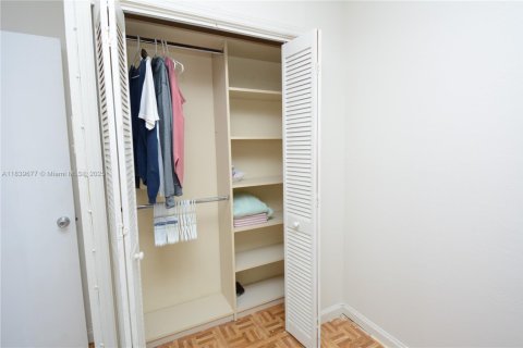 Townhouse in Miami, Florida 3 bedrooms, 140.28 sq.m. № 1828762 - photo 21